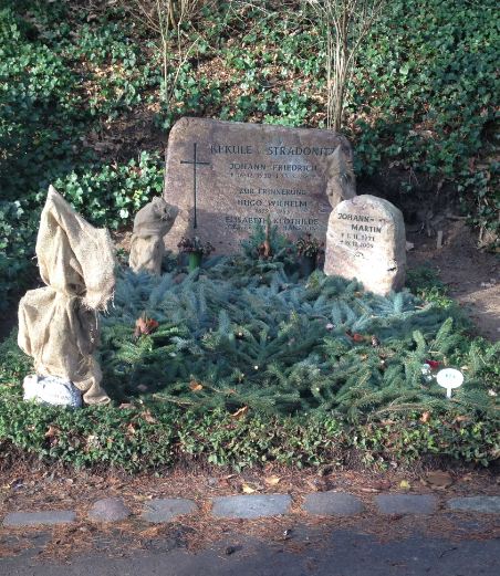 Gedenkstein Elisabeth Klothilde Kekulé von Stradonitz, geb. Freiin von Hanstein, Friedhof Heerstraße, Berlin-Charlottenburg, Deutschland