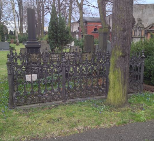 Grabstein Carl Friedrich August Grosse, Alter Friedhof der Zwölf-Apostel-Gemeinde, Berlin-Schöneberg