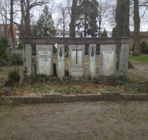 Grabstein Paul Lindemann, Friedhof Teltow, Brandenburg