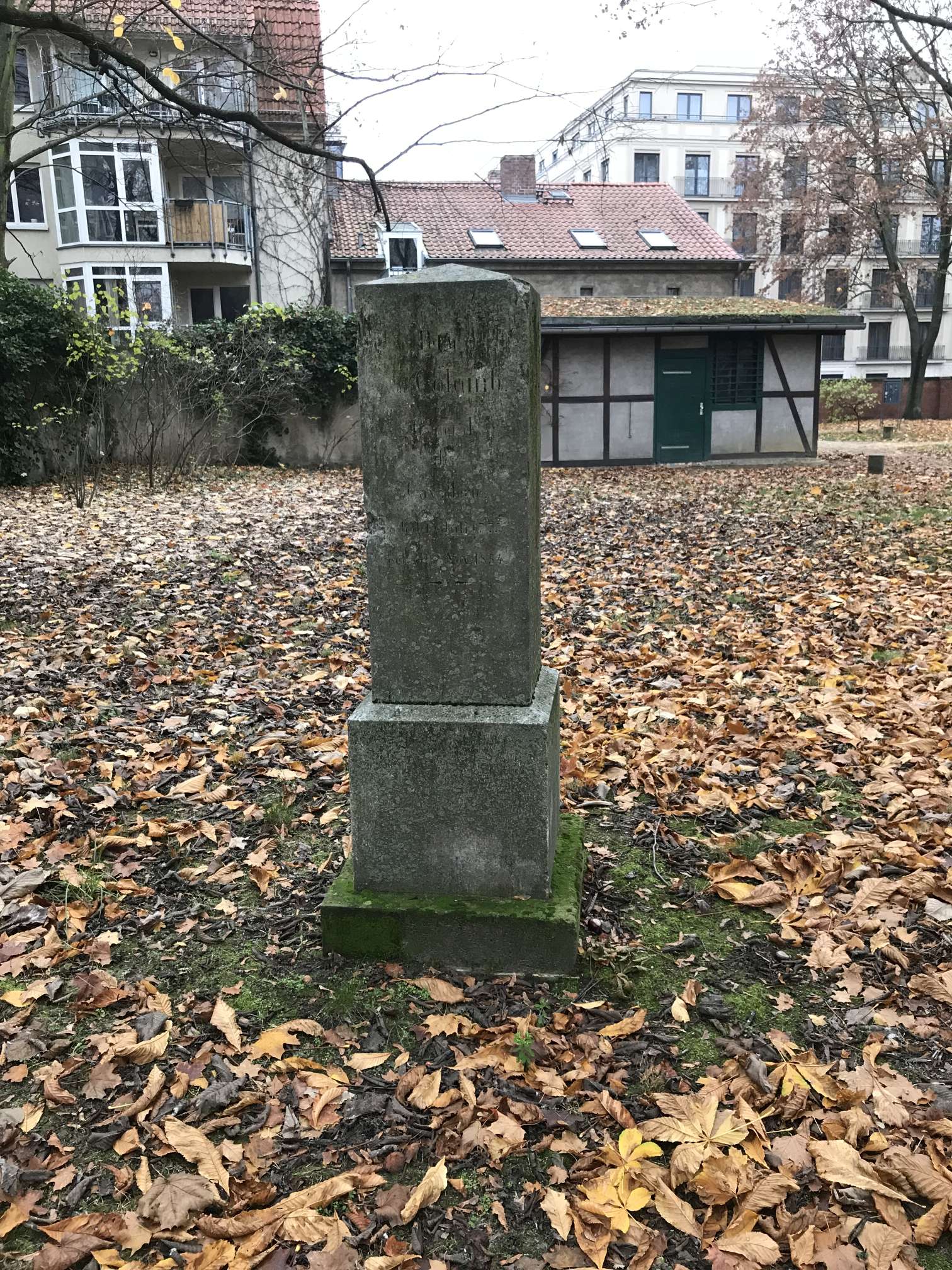 Grabstein Peter von Colomb, Alter Garnisonfriedhof Berlin