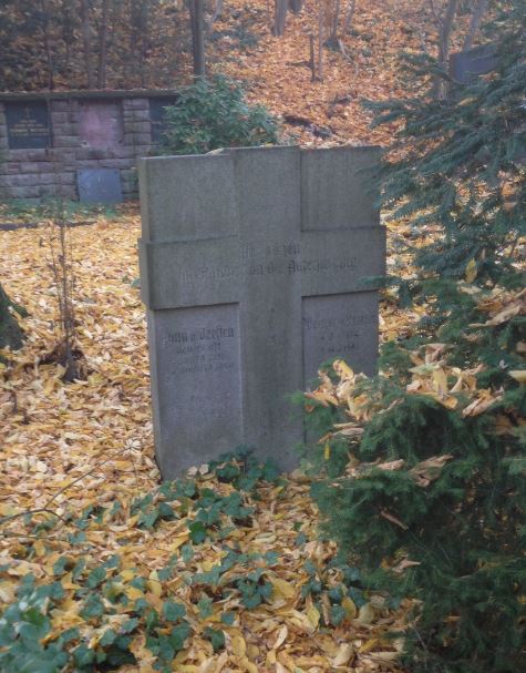 Grabstein Anna von Beesten, geb. Kraft, Friedhof Steglitz, Berlin, Deutschland