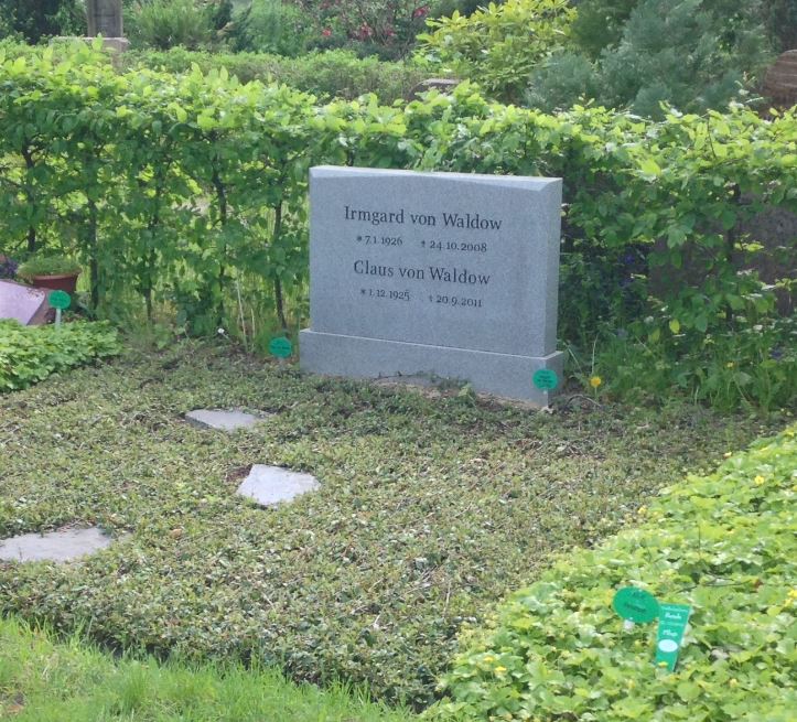 Grabstein Claus von Waldow, Friedhof Lankwitz, Berlin, Deutschland