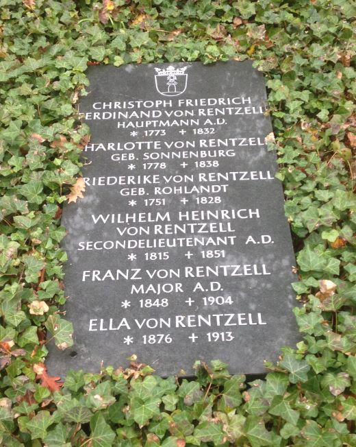 Grabstein Ella von Rentzell, Invalidenfriedhof Berlin, Deutschland