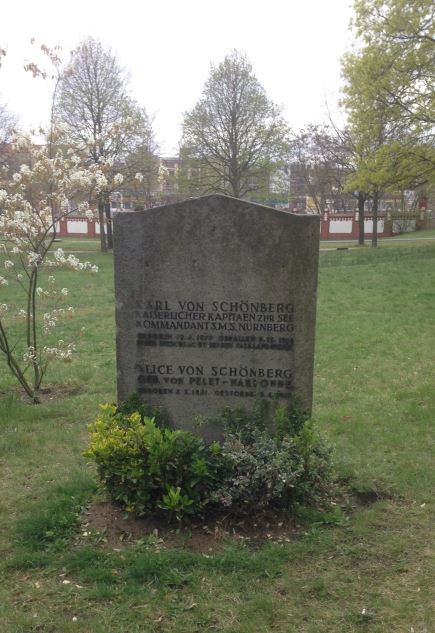 Grabstein Alice von Schönberg, geb. von Pelet-Narbonne, Invalidenfriedhof Berlin, Deutschland