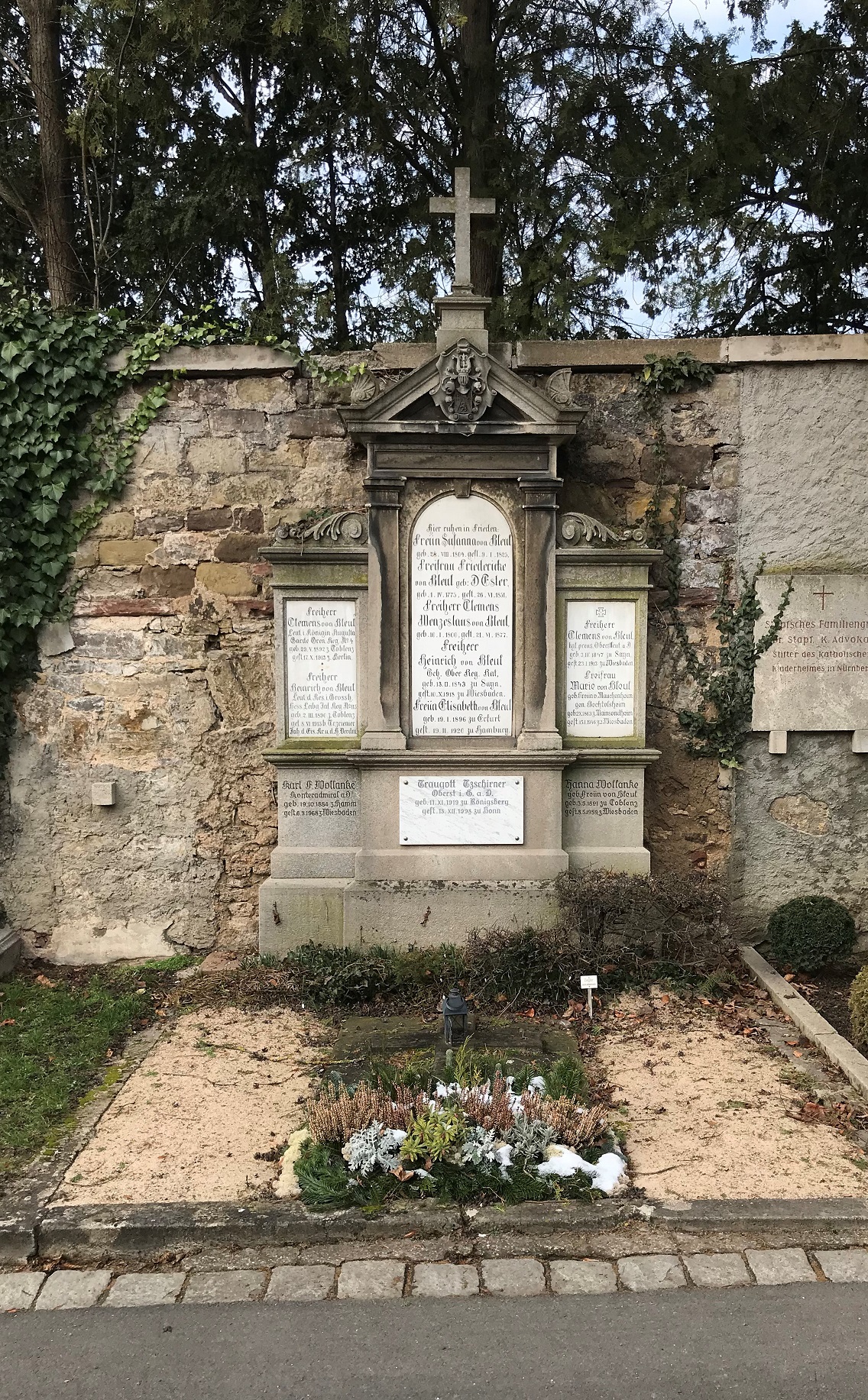 Grabstein Friedericke Freifrau von Bleul, geb. d'Ester, Hauptfriedhof Würzburg, Unterfranken, Bayern, Deutschland