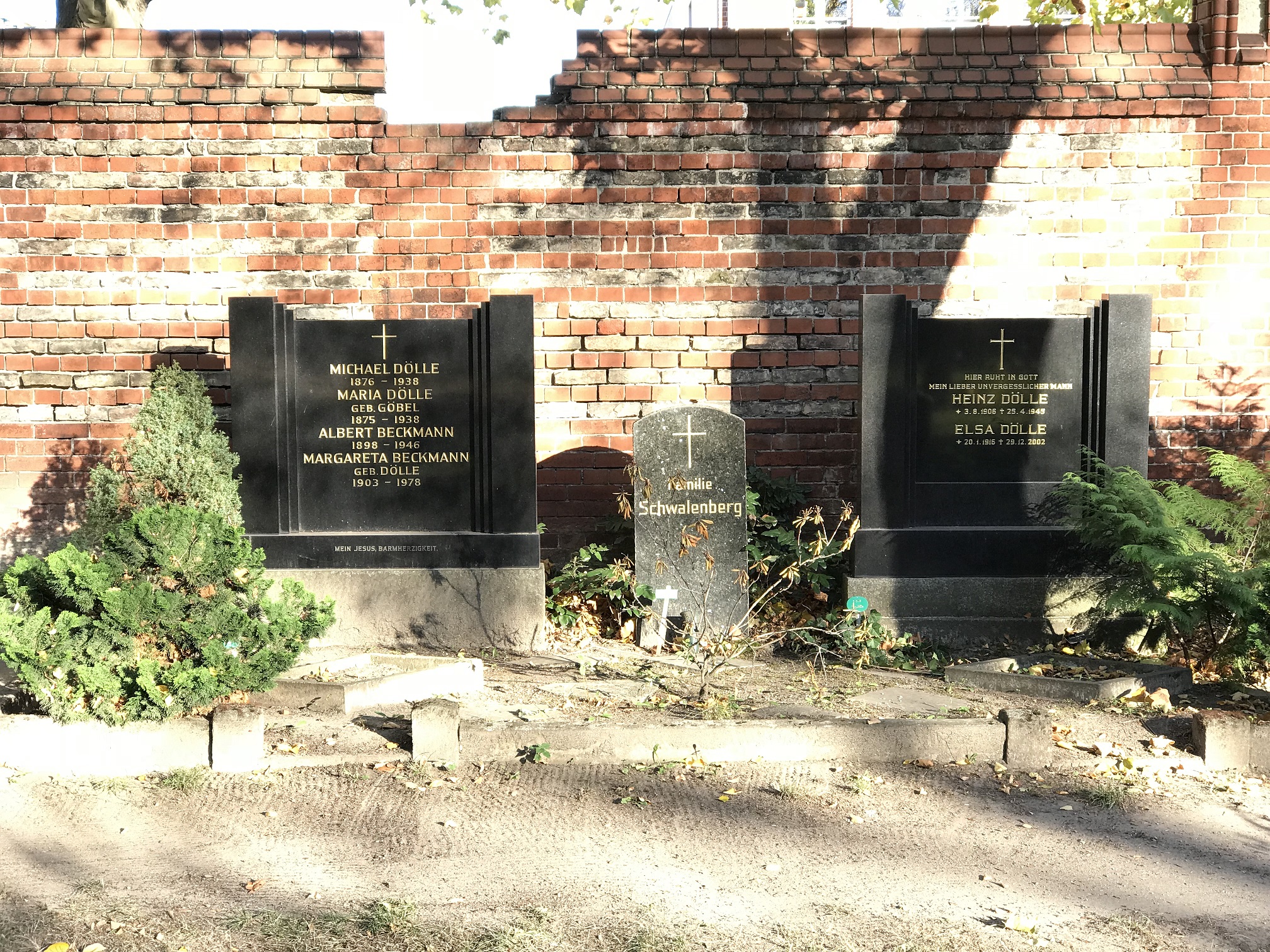 Grabstein Michael Dölle, St. Hedwigs-Friedhof, Berlin-Weißensee