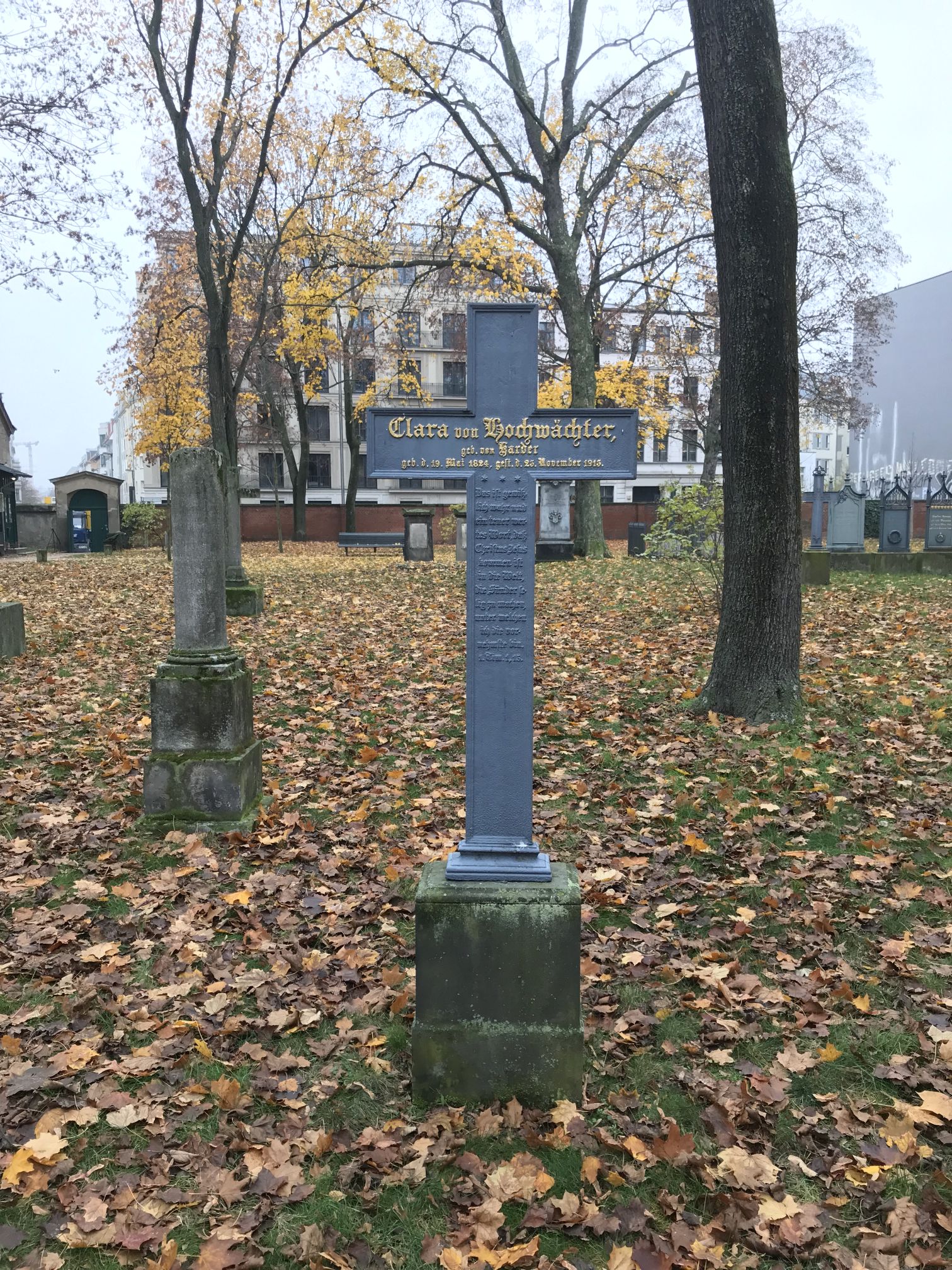 Grabstein Clara von Hochwächter, geb. von Harder, Alter Garnisonfriedhof Berlin