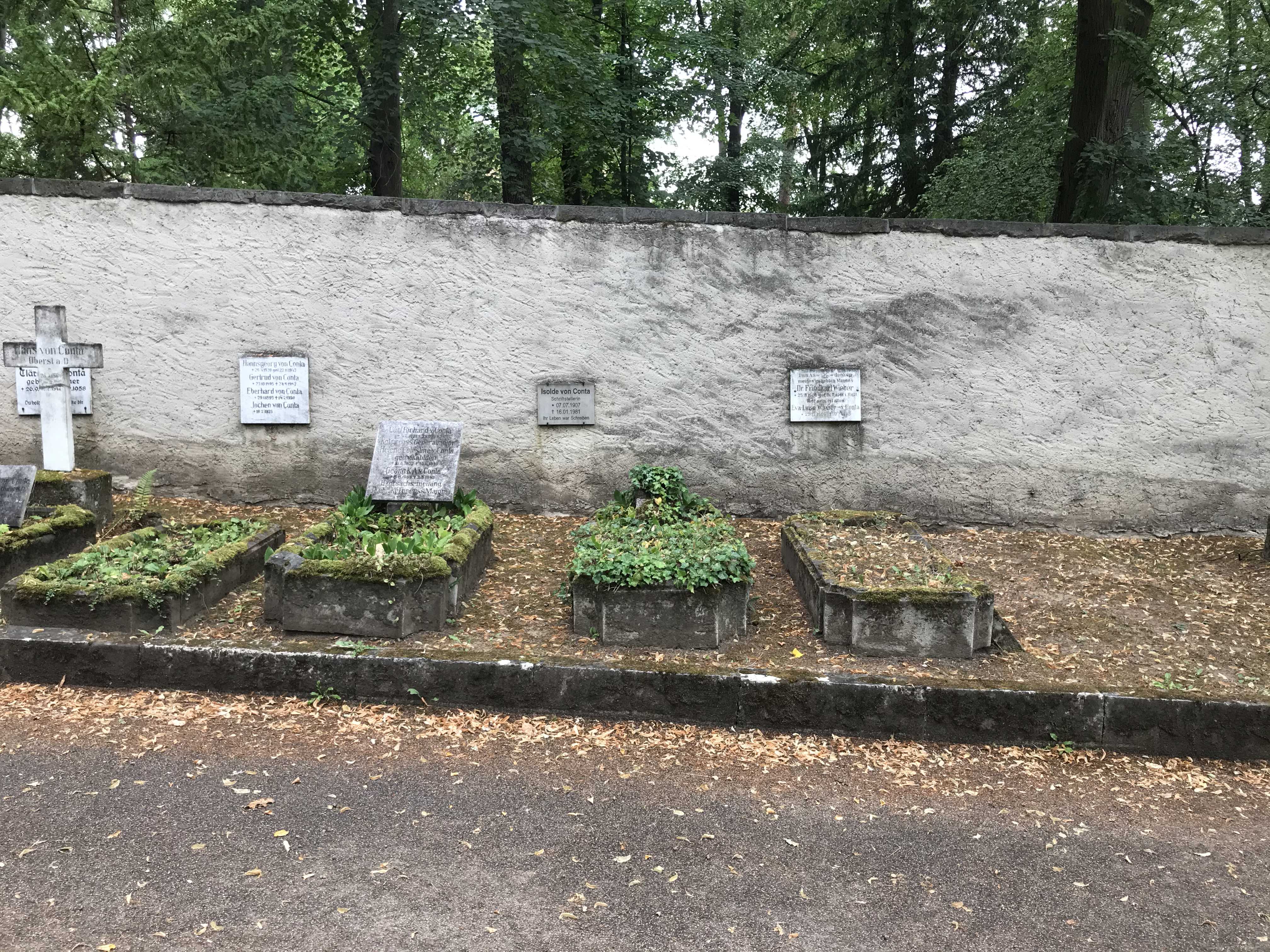 Grabstein Isolde von Conta, Hauptfriedhof Weimar, Thüringen, Deutschland