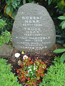 Grabstein Trude Herr, Nordfriedhof Köln, Nordrhein-Westfalen