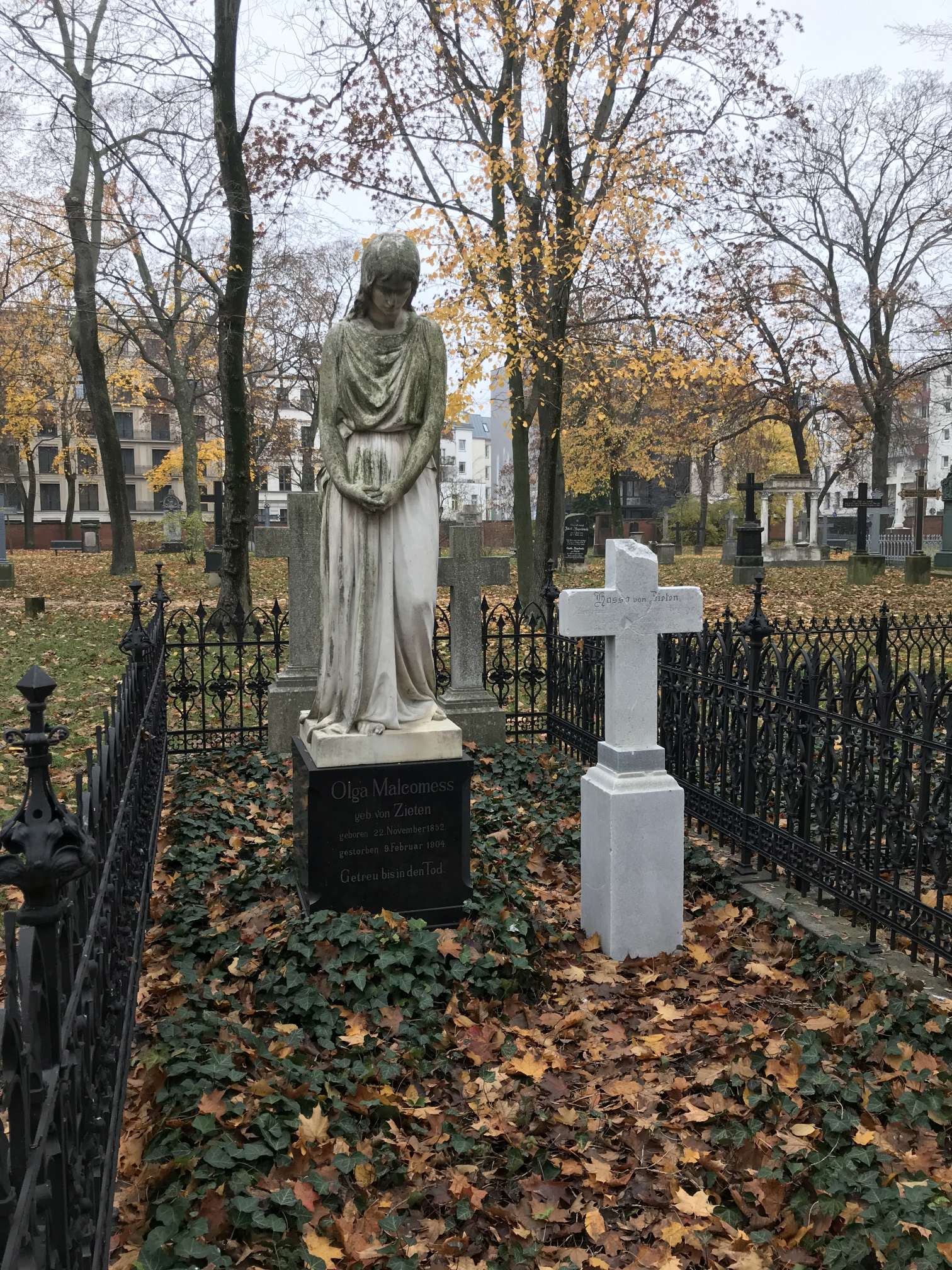 Grabstein Olga Malcomess, geb. von Zieten, Alter Garnisonfriedhof Berlin