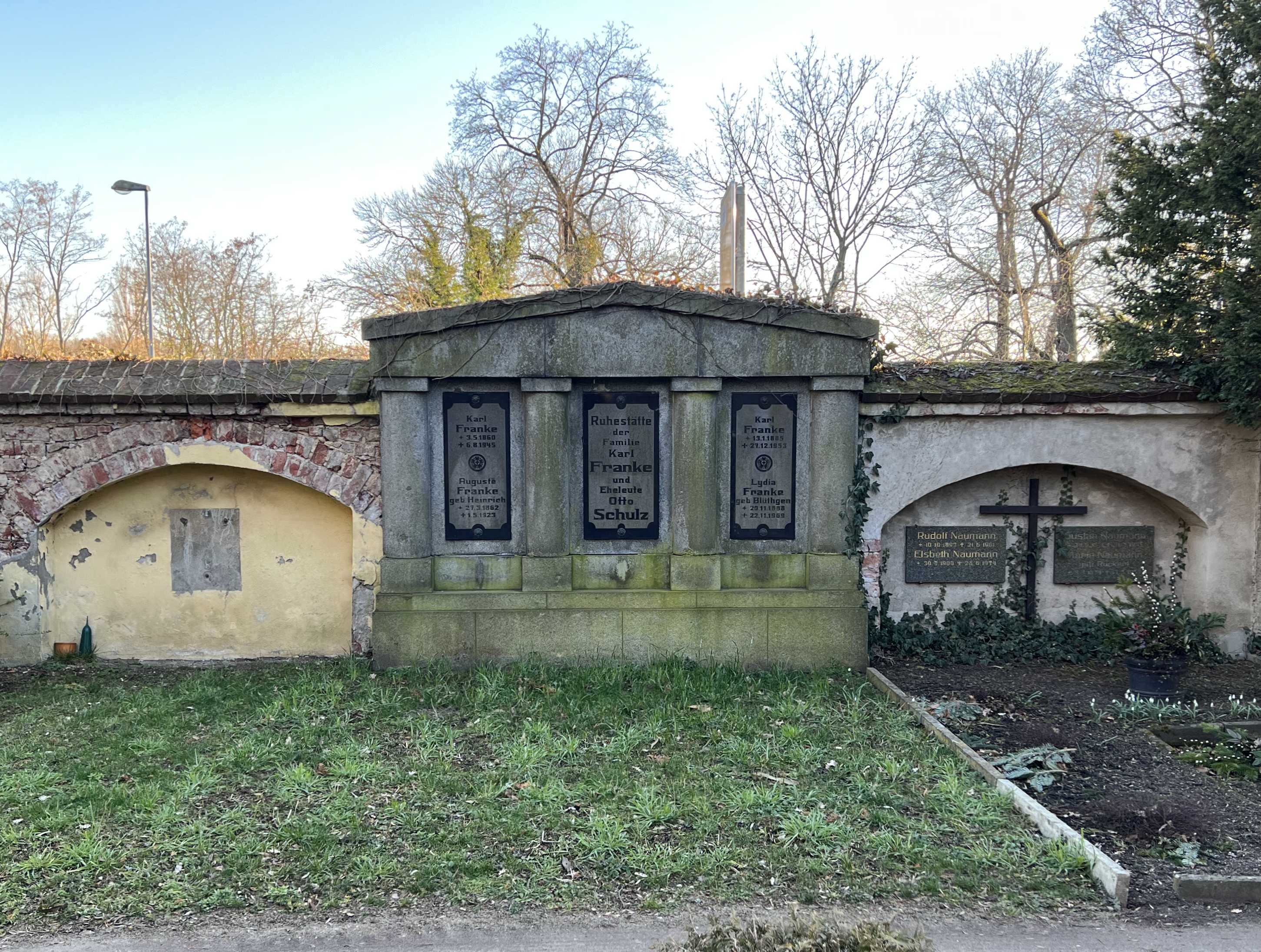 Grabstein Auguste Franke, geb. Heinrich, Neuer Friedhof Wittenberg