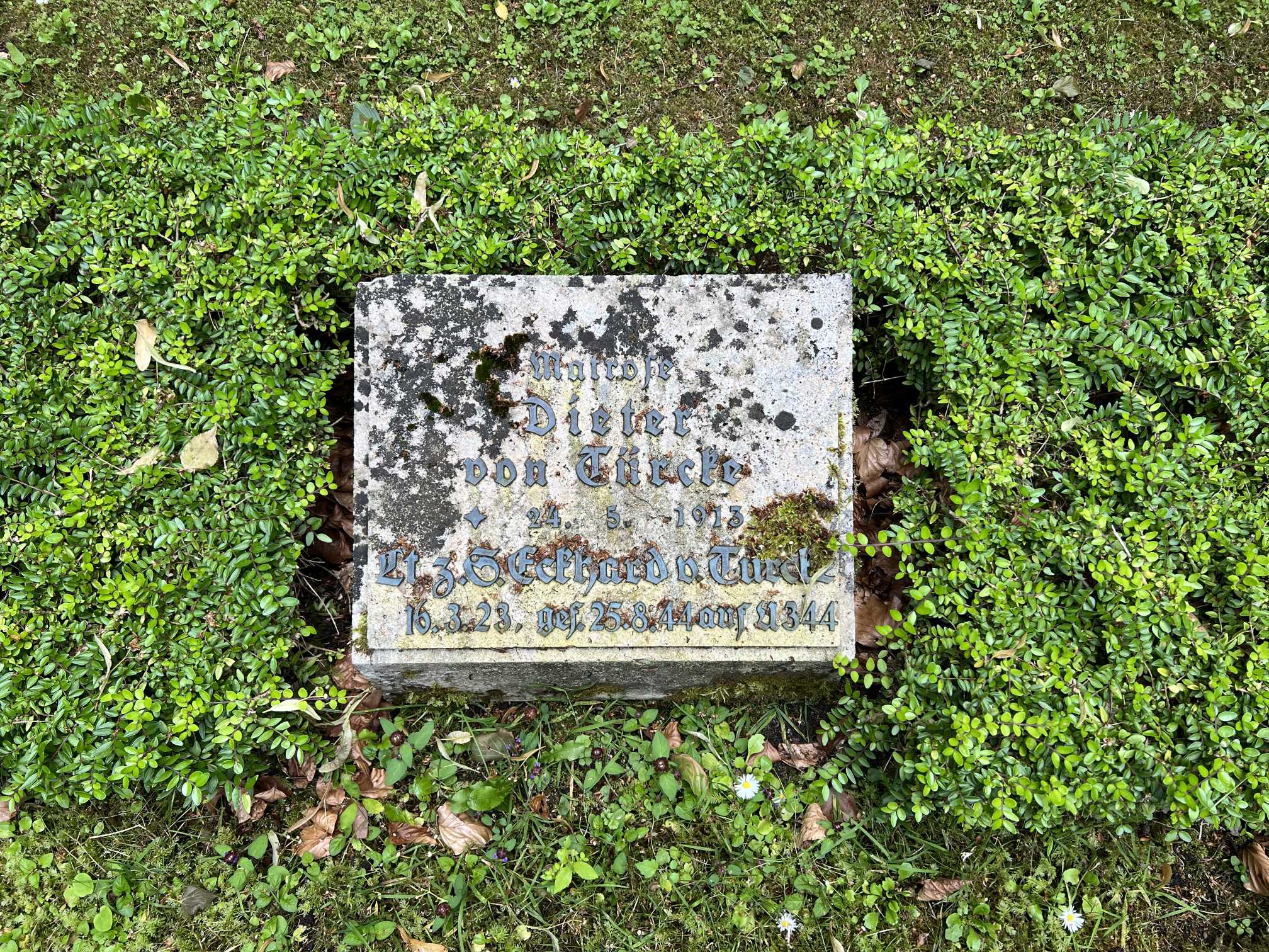 Grabstein Dieter von Türcke, Nordfriedhof, Kiel, Schleswig-Holstein