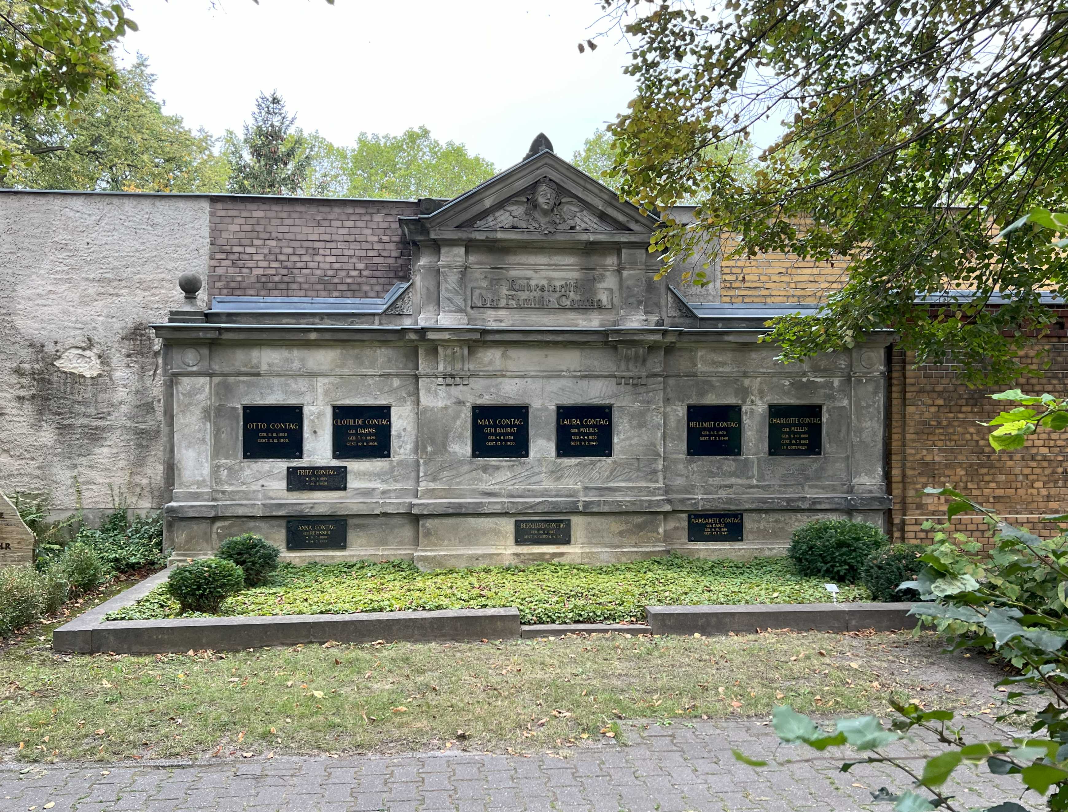 Grabstein Laura Contag, geb. Mylius, Friedhof Wilmersdorf, Berlin, Deutschland