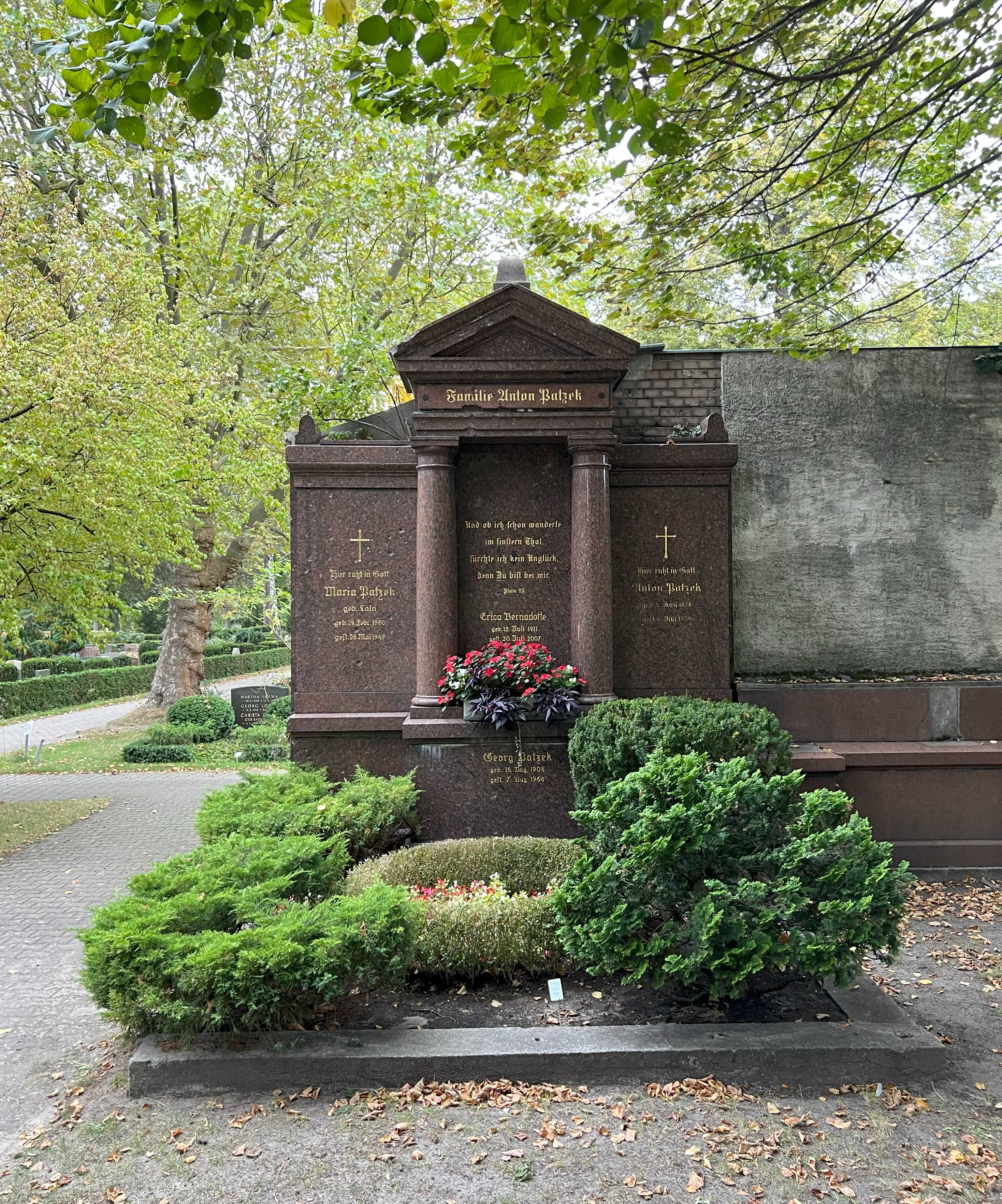 Grabstein Maria Patzek, geb. Lala, Friedhof Wilmersdorf, Berlin