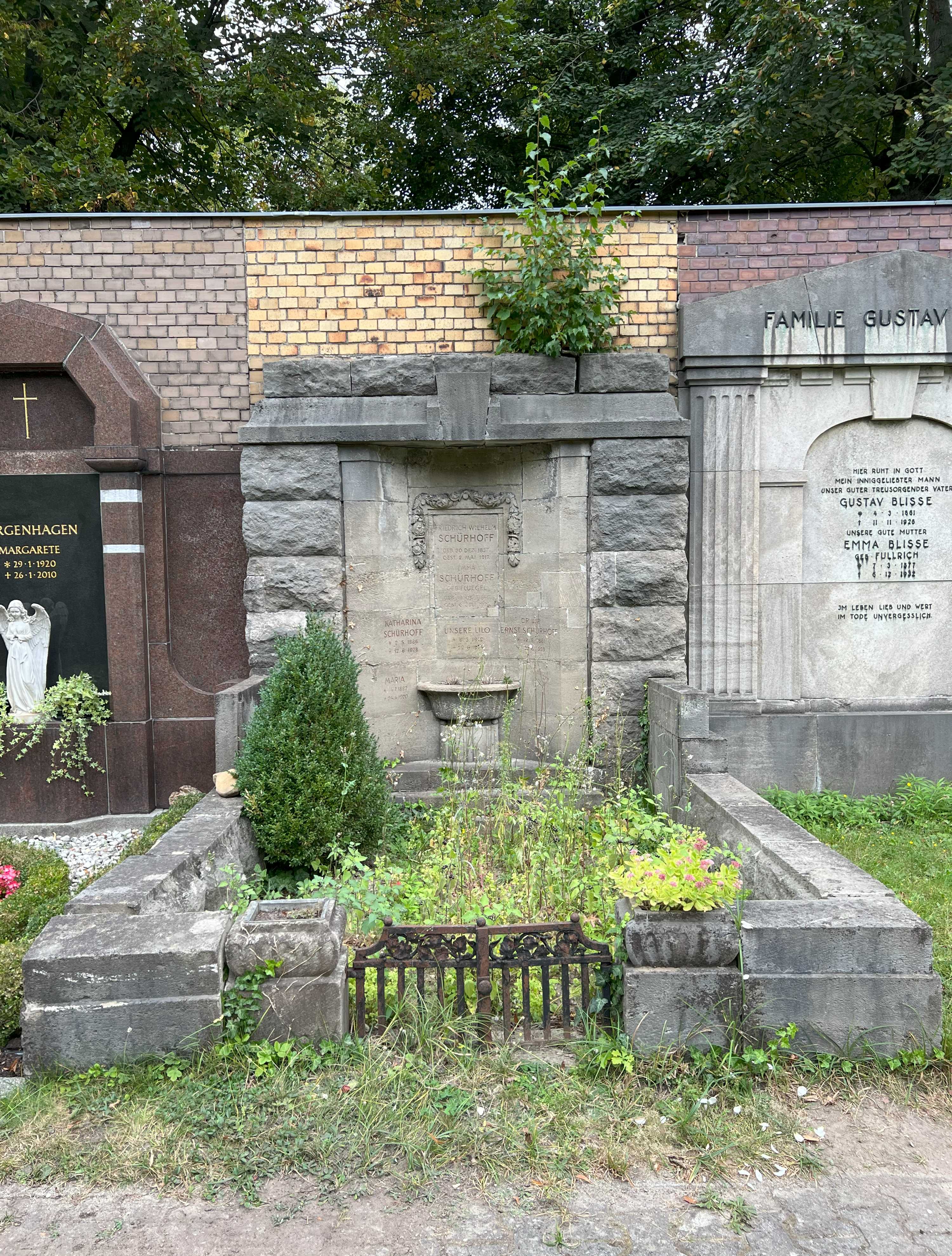 Grabstein Emma Schürhoff, geb. Fluegel, Friedhof Wilmersdorf, Berlin