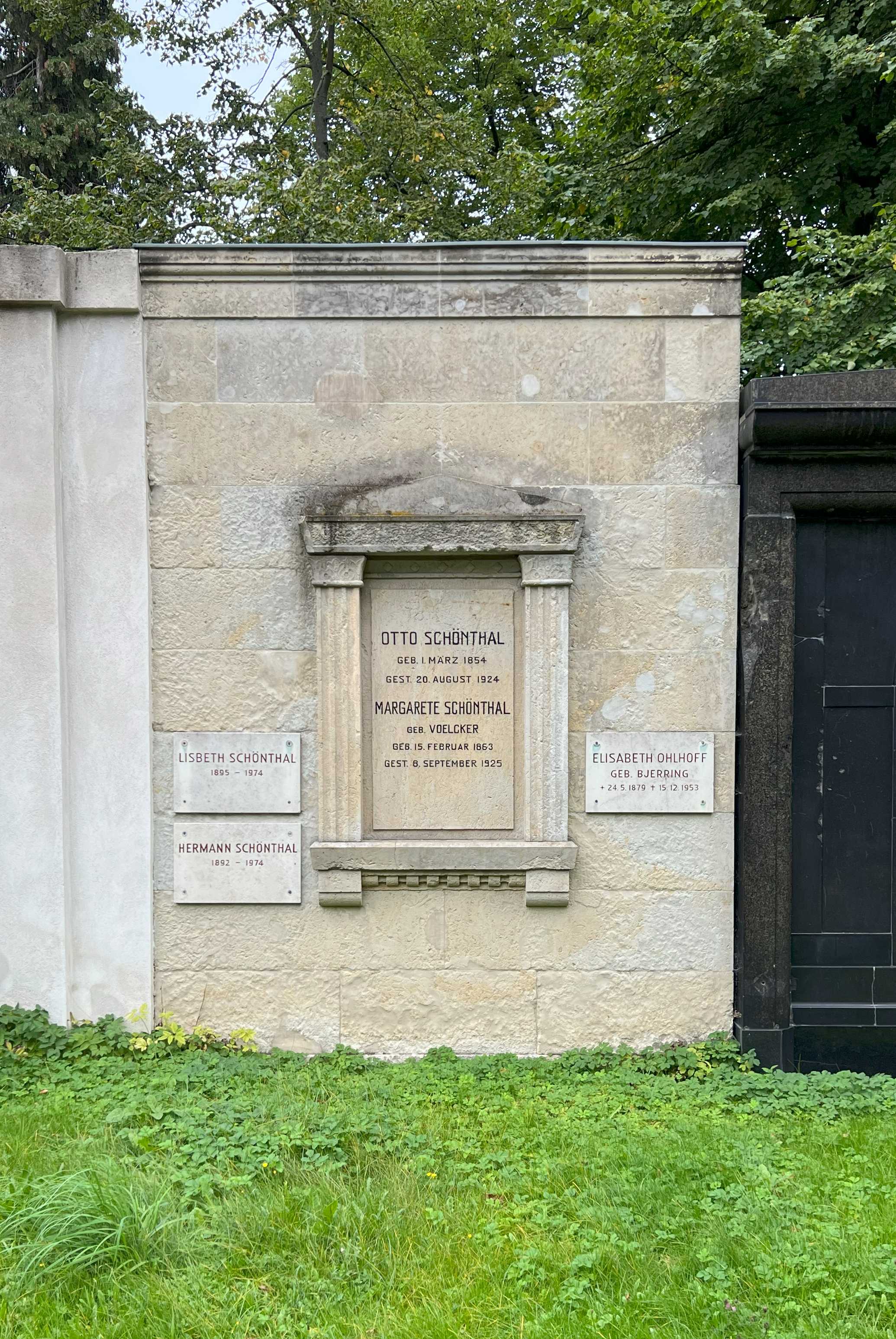 Grabstein Lisbeth Schönthal, Friedhof Wilmersdorf, Berlin
